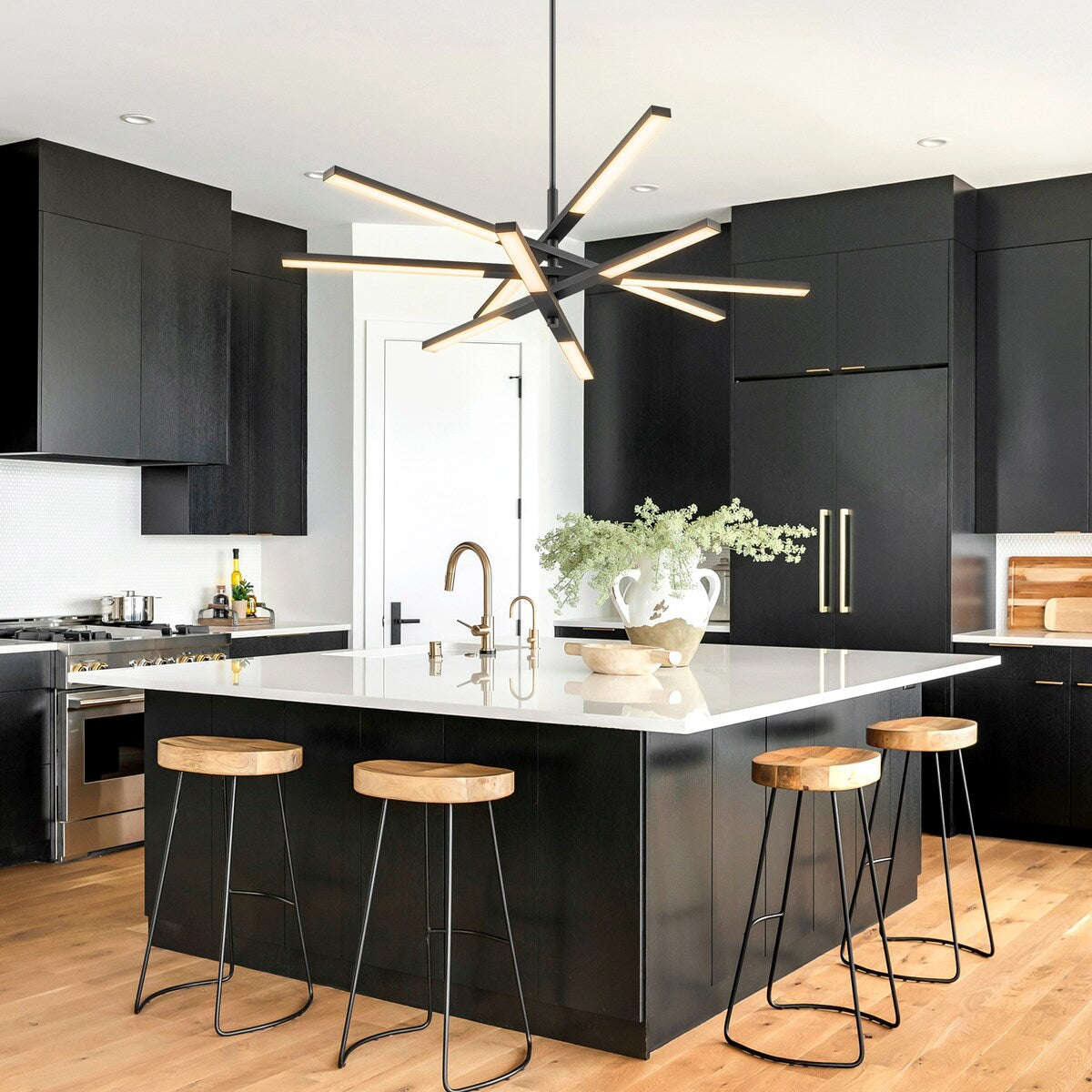 Lampadario moderno lineare a più livelli Sputnik con luce calda 3000K e LED integrato