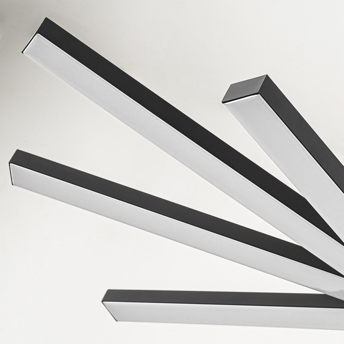 Lampadario moderno lineare a più livelli Sputnik con luce calda 3000K e LED integrato