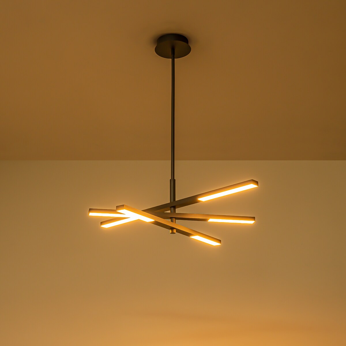 Lampadario moderno lineare a più livelli Sputnik con luce calda 3000K e LED integrato