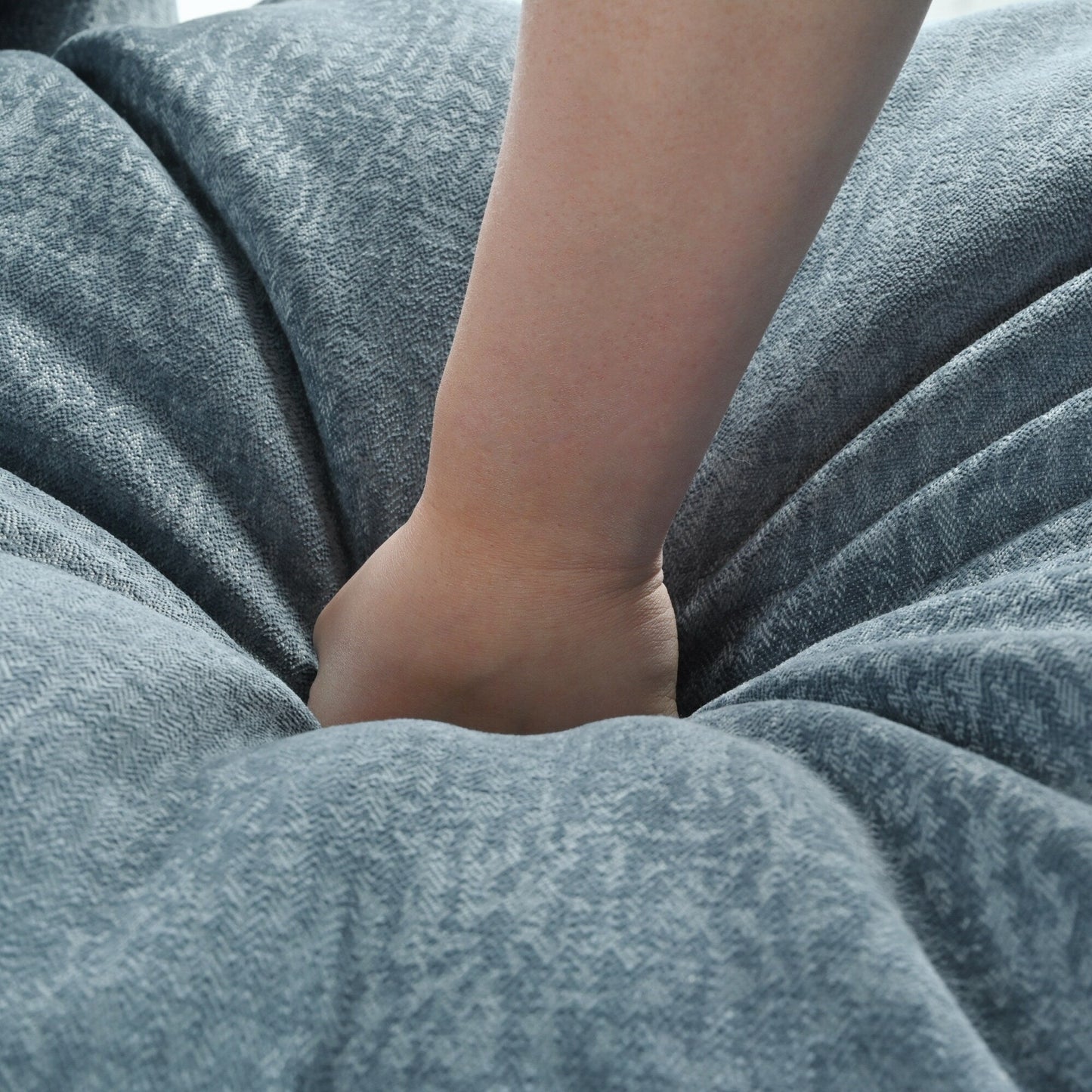 Divano componibile moderno a forma di U in ciniglia, divano componibile a 6 posti con schienale trapuntato e cuscini regolabili sui braccioli.