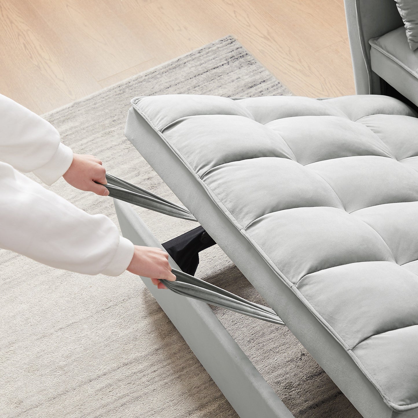 Divano futon moderno in velluto con letto estraibile, piccolo divano a due posti con schienale reclinabile e cuscini decorativi