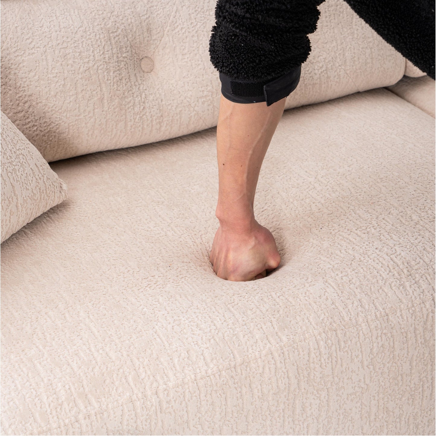 Divano componibile modulare moderno a 4 posti in ciniglia effetto legno con 2 cuscini per soggiorno e appartamento