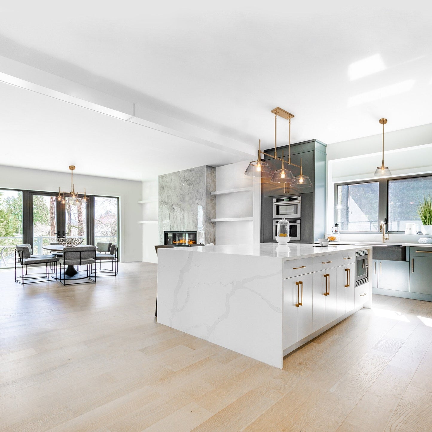 Lampadario lineare a isola Mola Modern Gold a 3 luci in vetro seminato per sala da pranzo