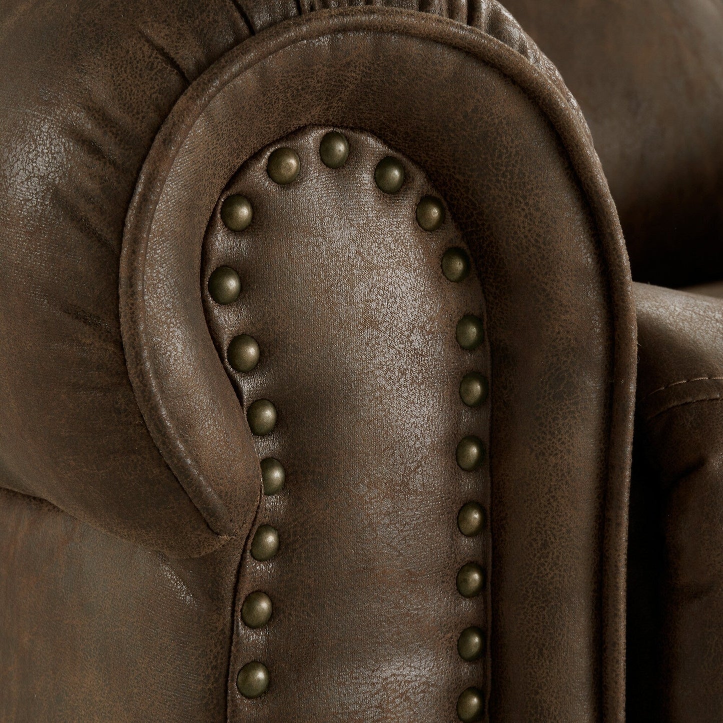 Poltrona reclinabile girevole con testa chiodata in microfibra lucida Monroe di iNSPIRE Q Classic