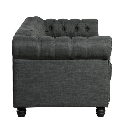 Divano Chesterfield Morden Fort Linen con bottoni trapuntati, borchie e gambe in legno massello per soggiorno