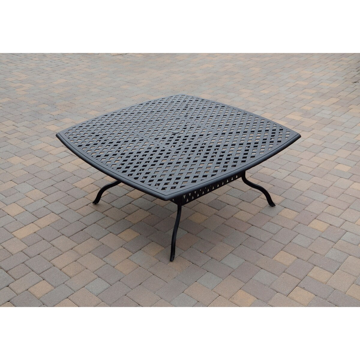 Set da pranzo da patio Nassau da 9 pezzi con cuscini Sesame e tavolo da pranzo quadrato da 64''