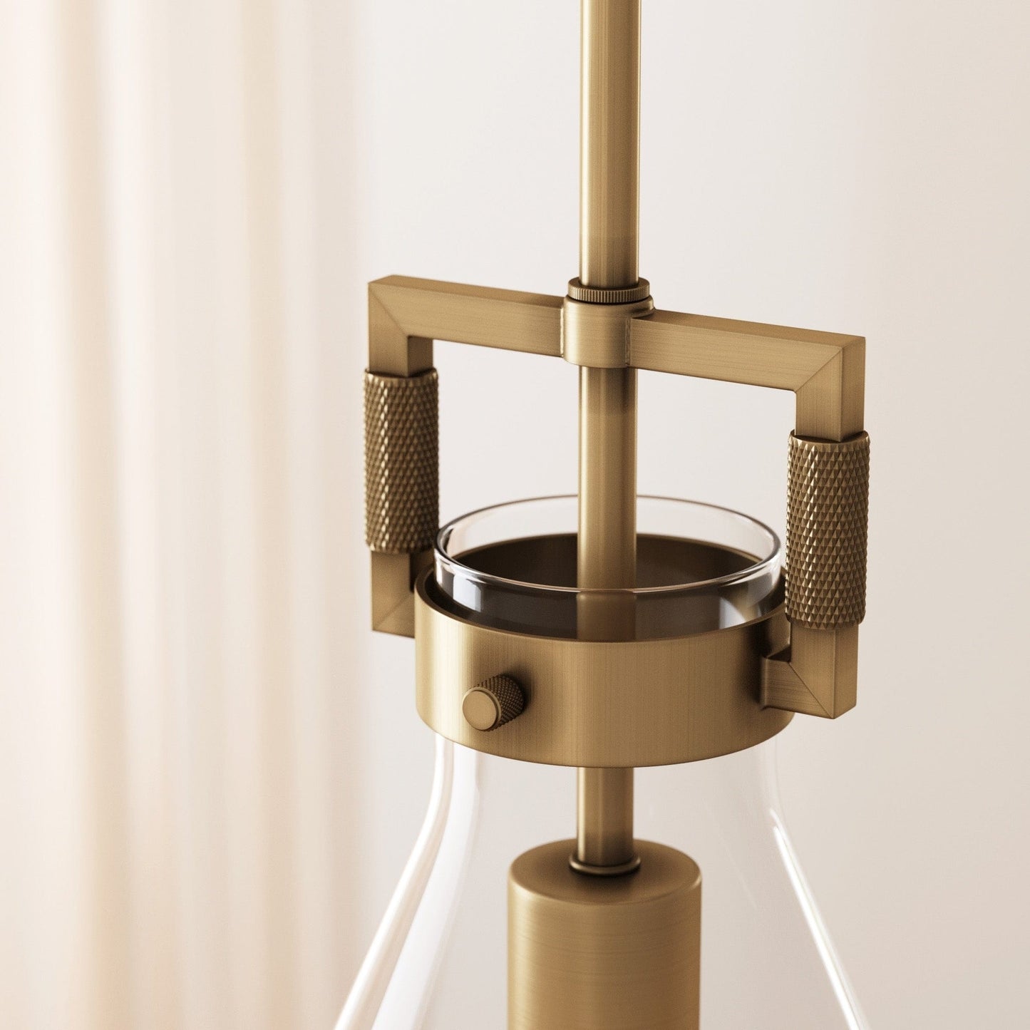 Lampada a sospensione in vetro Nathan James Vincent, lampada a sospensione con stelo regolabile e paralume trasparente