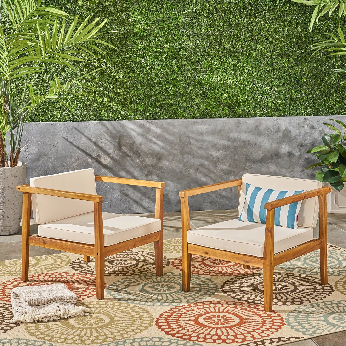 Sedie da esterno in legno di acacia con cuscini Newbury (set da 2) di Christopher Knight Home