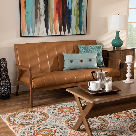 Divano Nikko in similpelle color marrone chiaro e legno con finitura noce