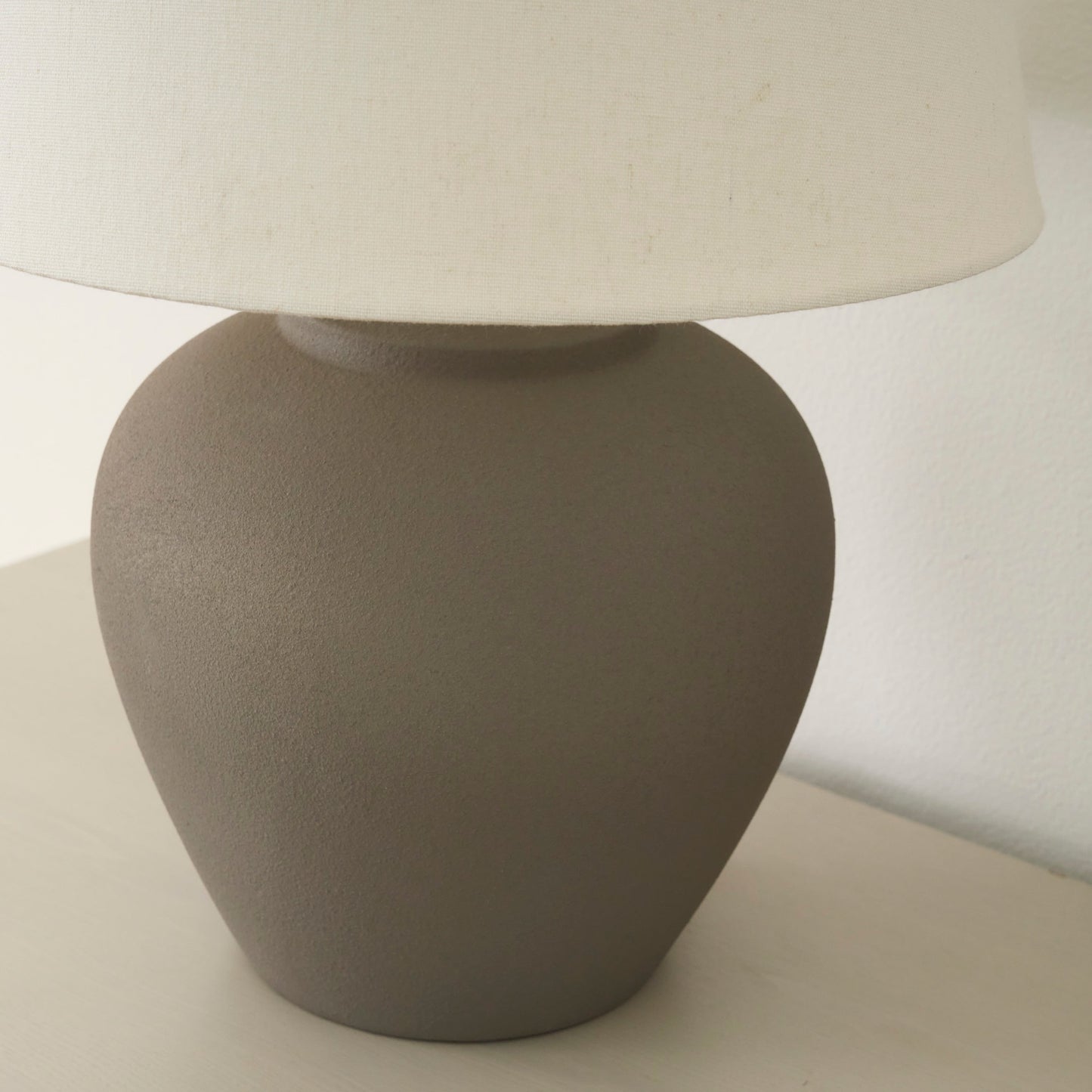 Lampada da tavolo rustica in ceramica Nourison 20