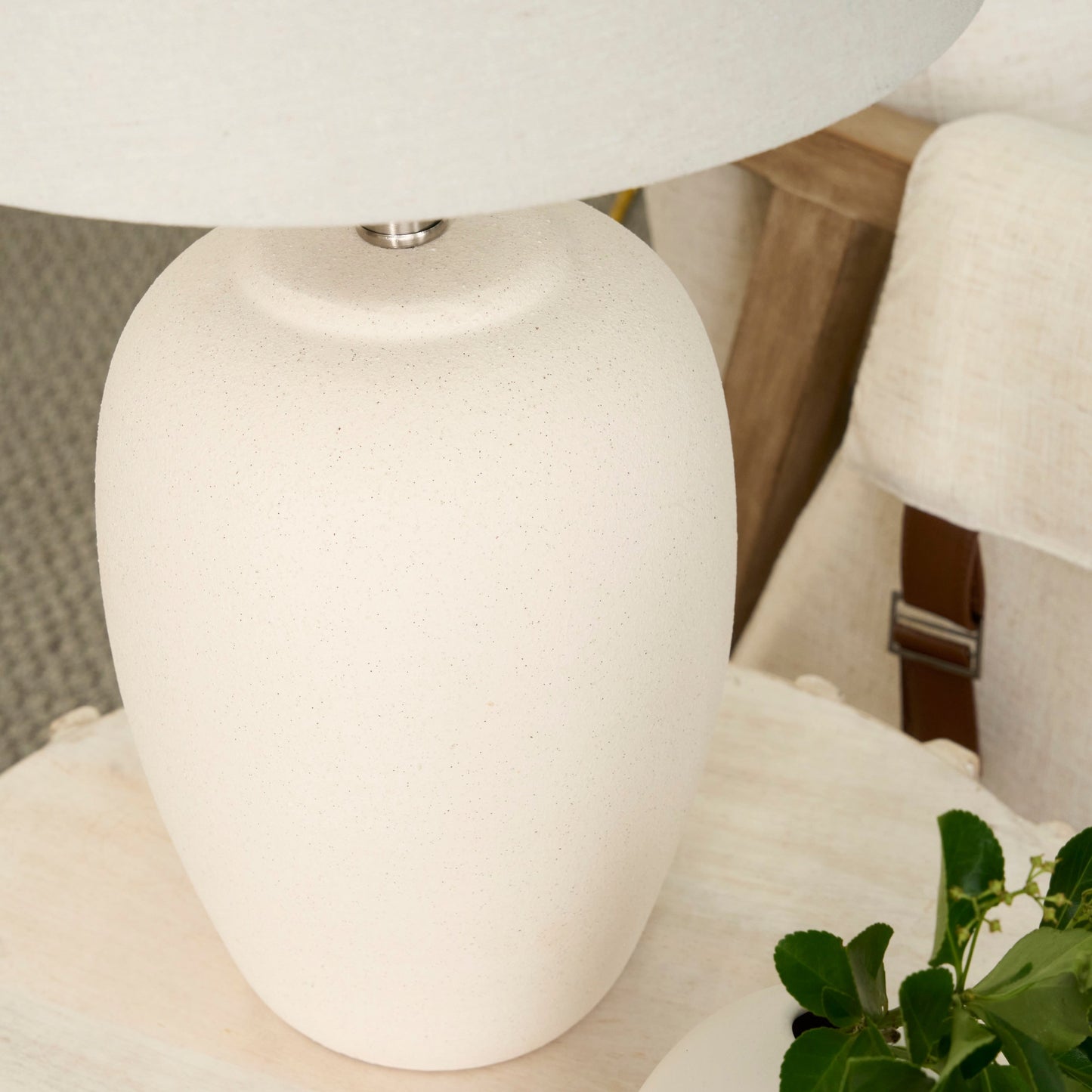 Lampada da tavolo in ceramica non smaltata Nourison 23