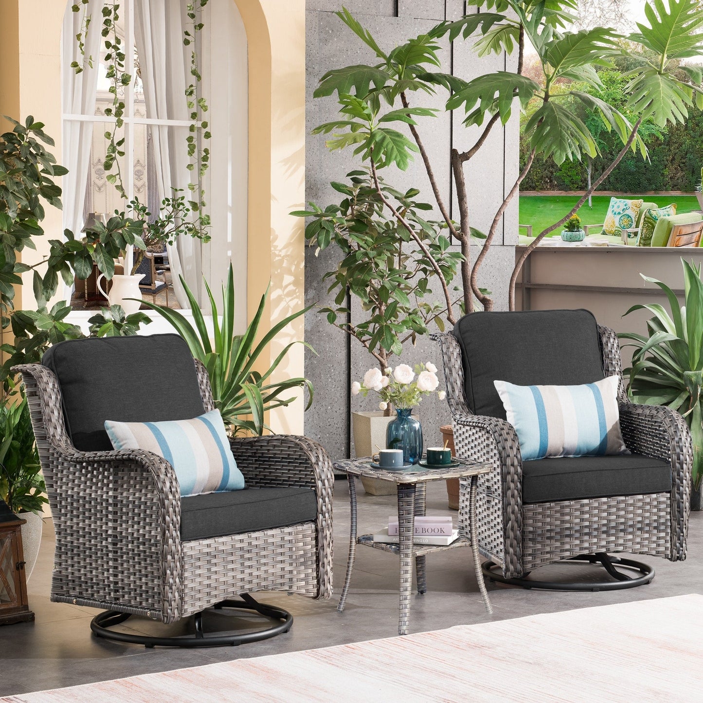 Set di 3 sedie girevoli in vimini per patio OVIOS