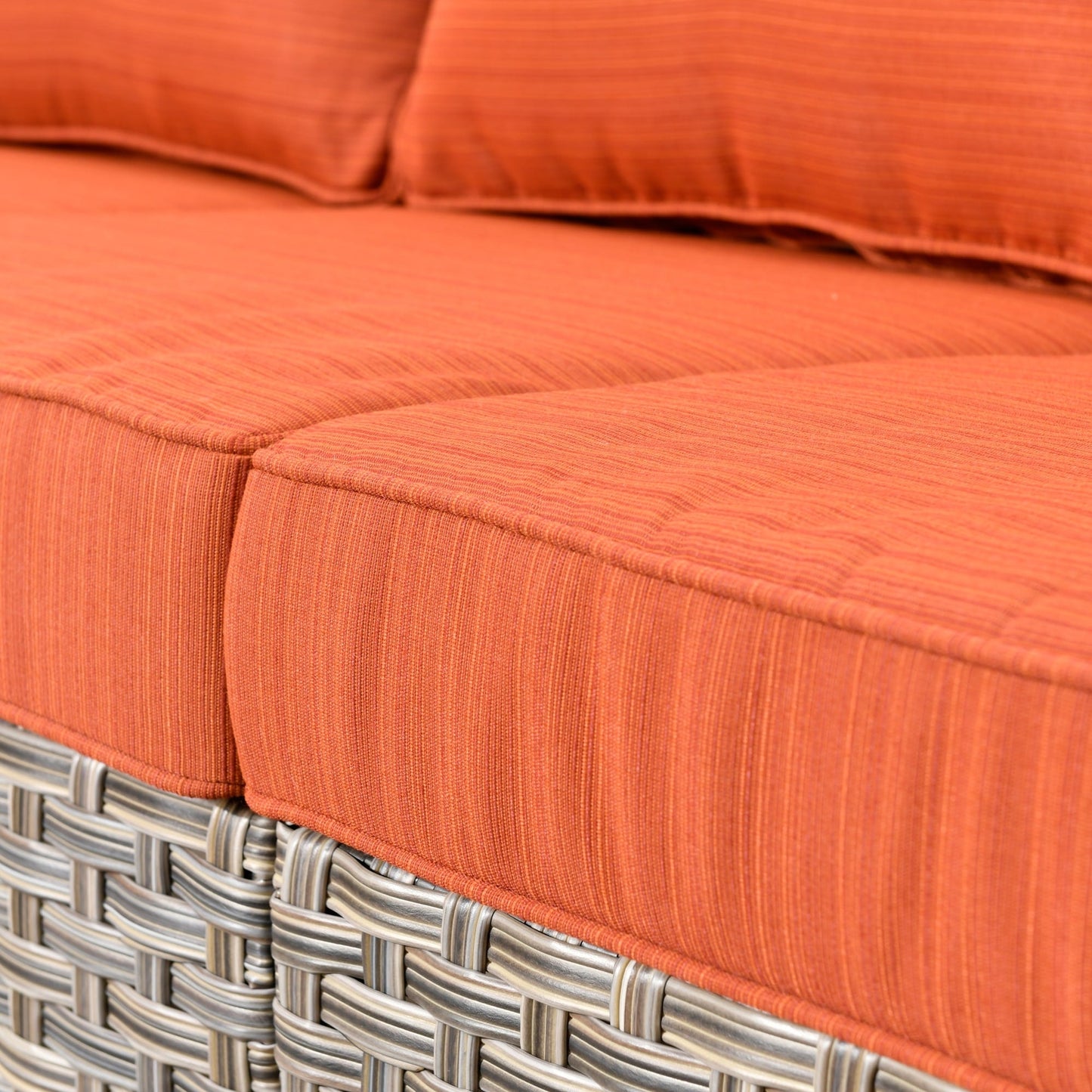 Set da conversazione in vimini da patio OVIOS da 5 pezzi con tavolo da fuoco