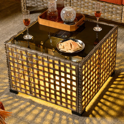 Set di 6 sedie girevoli in vimini per esterni OVIOS con tavolino da caffè a energia solare