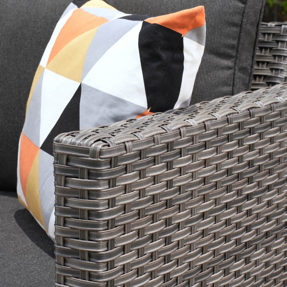 Set da conversazione in vimini per patio esterno OVIOS da 6 pezzi con tavolo con piano in vetro