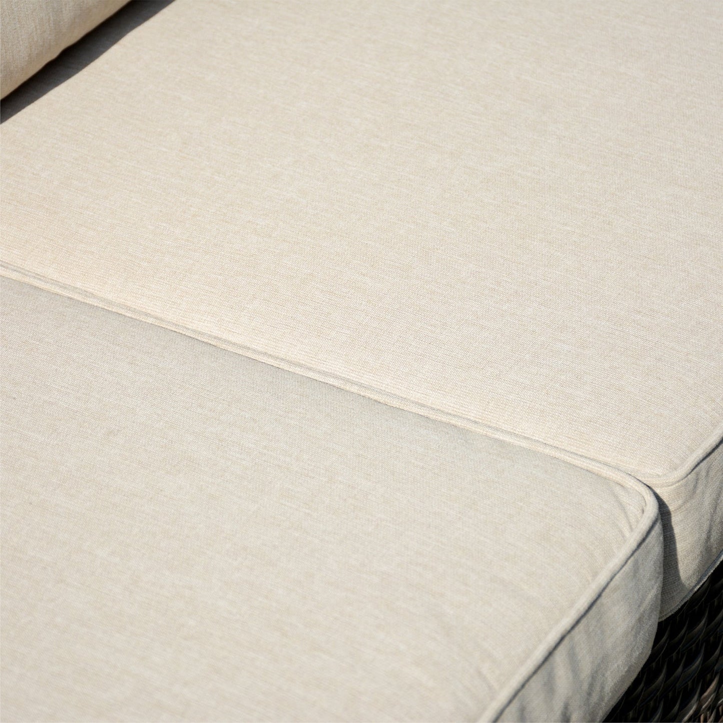 Set da conversazione con divano a due posti in vimini da giardino OVIOS da 6 pezzi