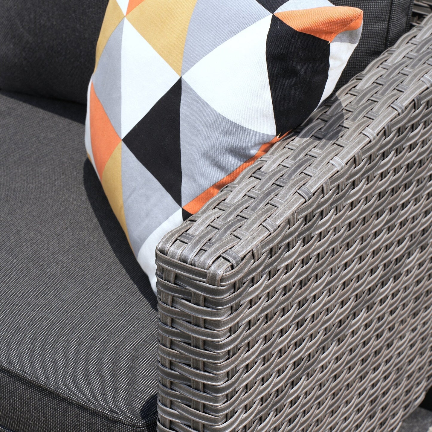 Set da conversazione in vimini per esterni OVIOS da 7 pezzi