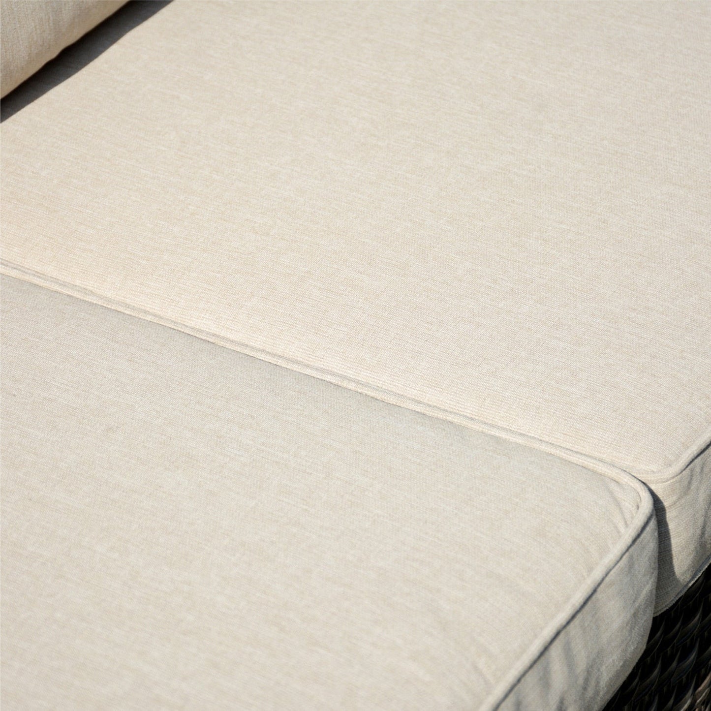 Set da conversazione in vimini per esterni OVIOS da 7 pezzi