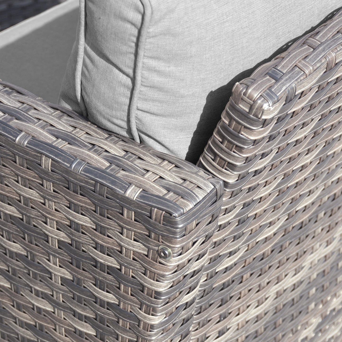 Set da conversazione in vimini per esterni OVIOS da 7 pezzi