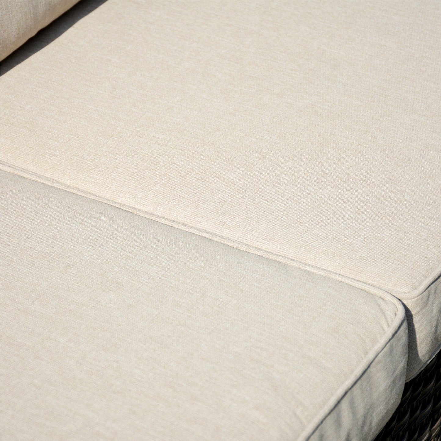 Set di mobili da giardino in vimini OVIOS da 7 pezzi con sedie a dondolo girevoli