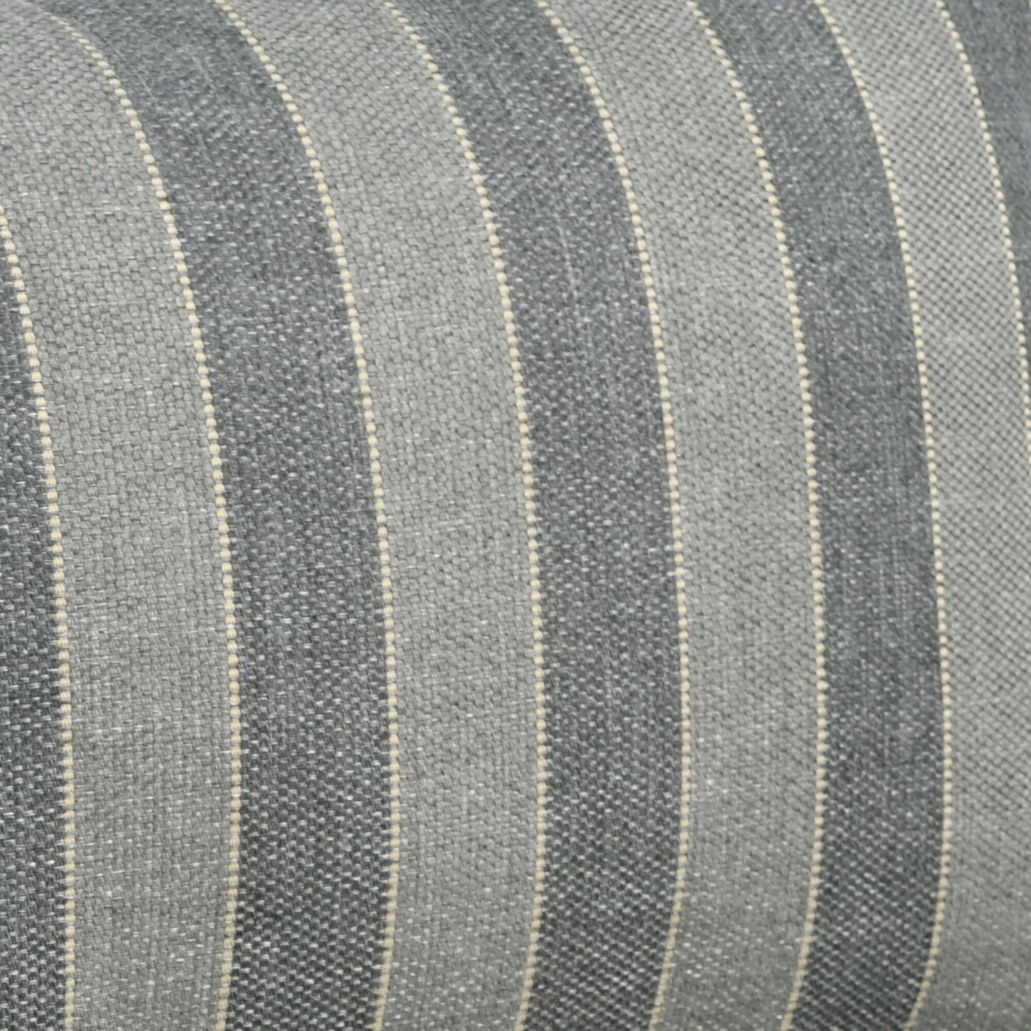 Set di 9 sedie a dondolo girevoli in vimini per patio OVIOS con tavoli con piano in vetro