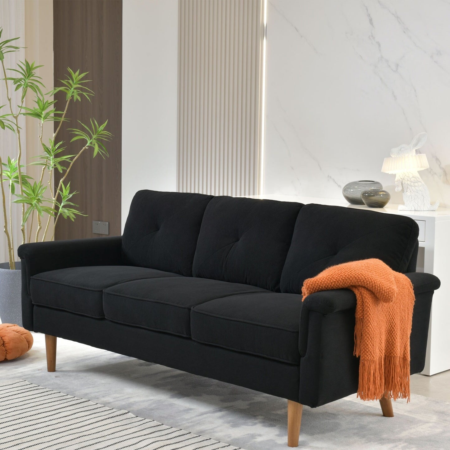 Divano da interno con gambe in legno e cuscino OVIOS Rive Design