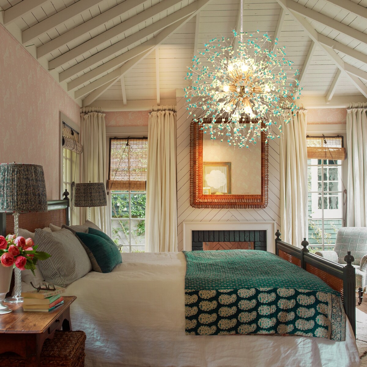 Lampadario moderno a forma di fuoco d'artificio Sputnik di OYIPRO con illuminazione a sospensione in cristallo