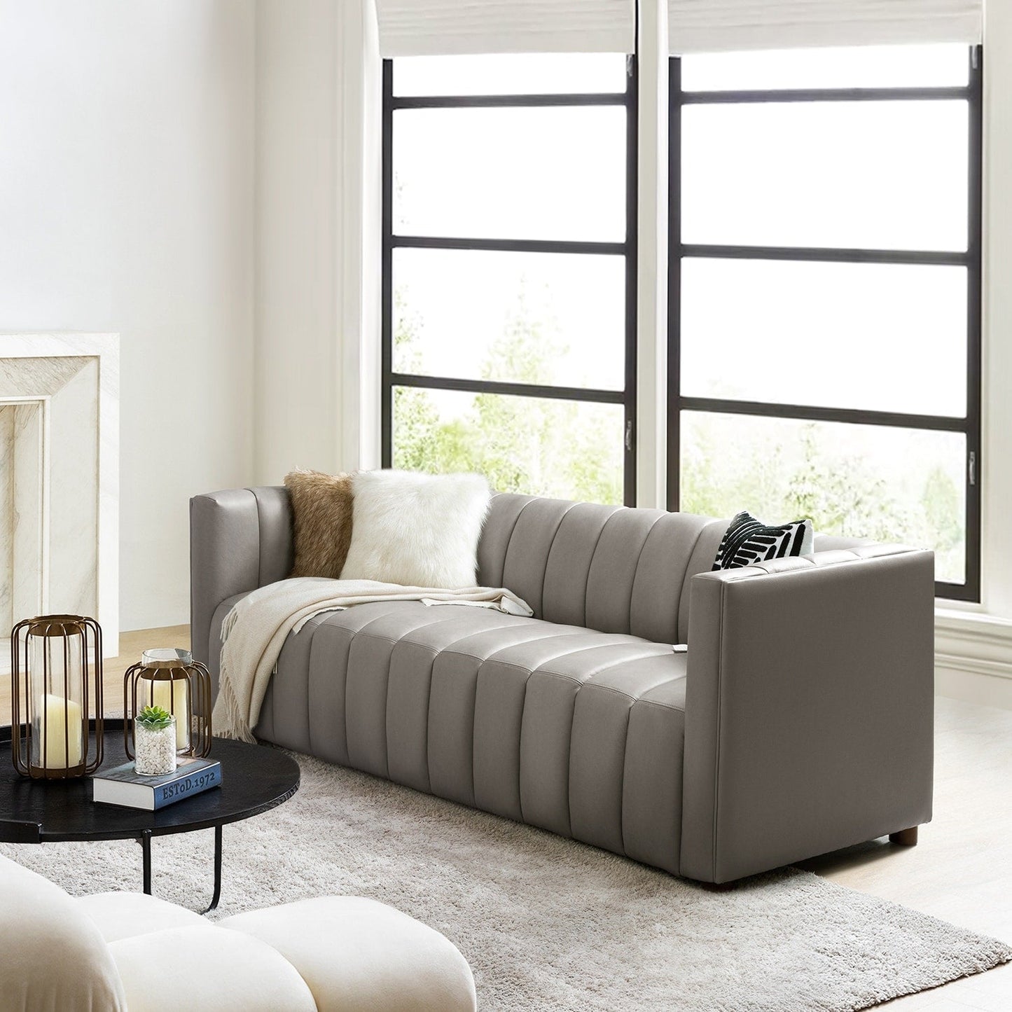 Divano moderno Olinto da 83 pollici in vera pelle con schienale curvo e canale di HULALA HOME