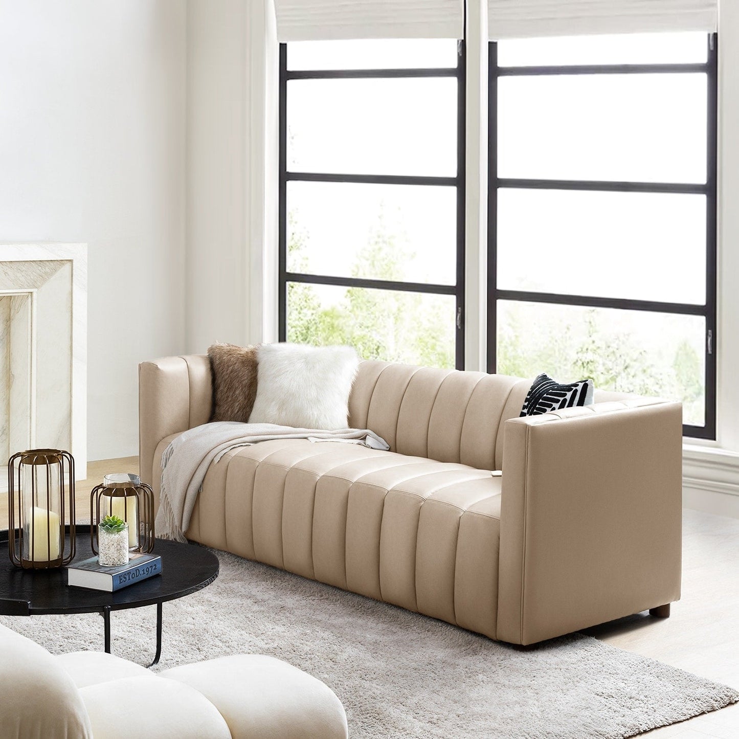 Divano moderno Olinto da 83 pollici in vera pelle con schienale curvo e canale di HULALA HOME