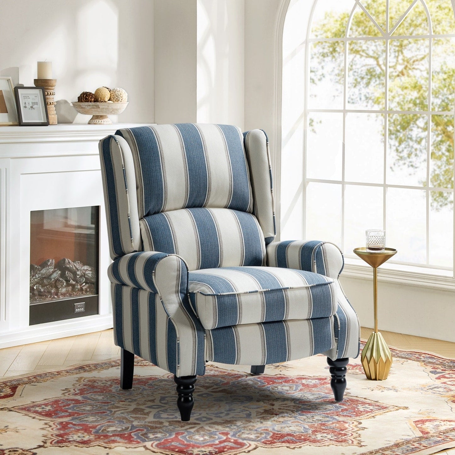 Poltrona reclinabile manuale classica imbottita Olympus con gambe in legno massello di HULALA HOME