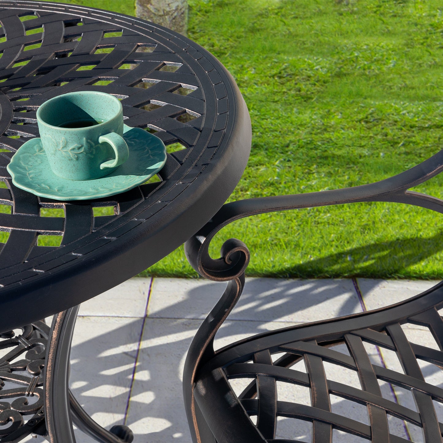 Set da bistrot per esterni in alluminio pressofuso per 2 persone con foro per ombrellone