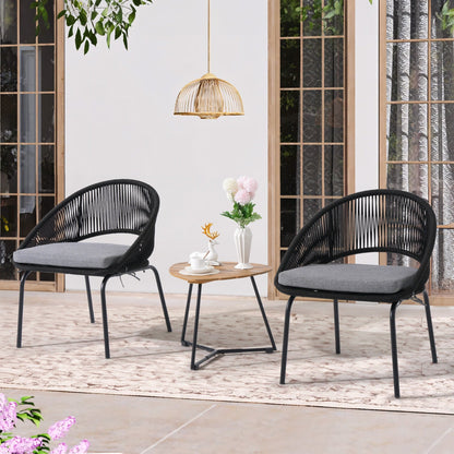 Set da salotto moderno con 3 sedie imbottite in vimini per esterni