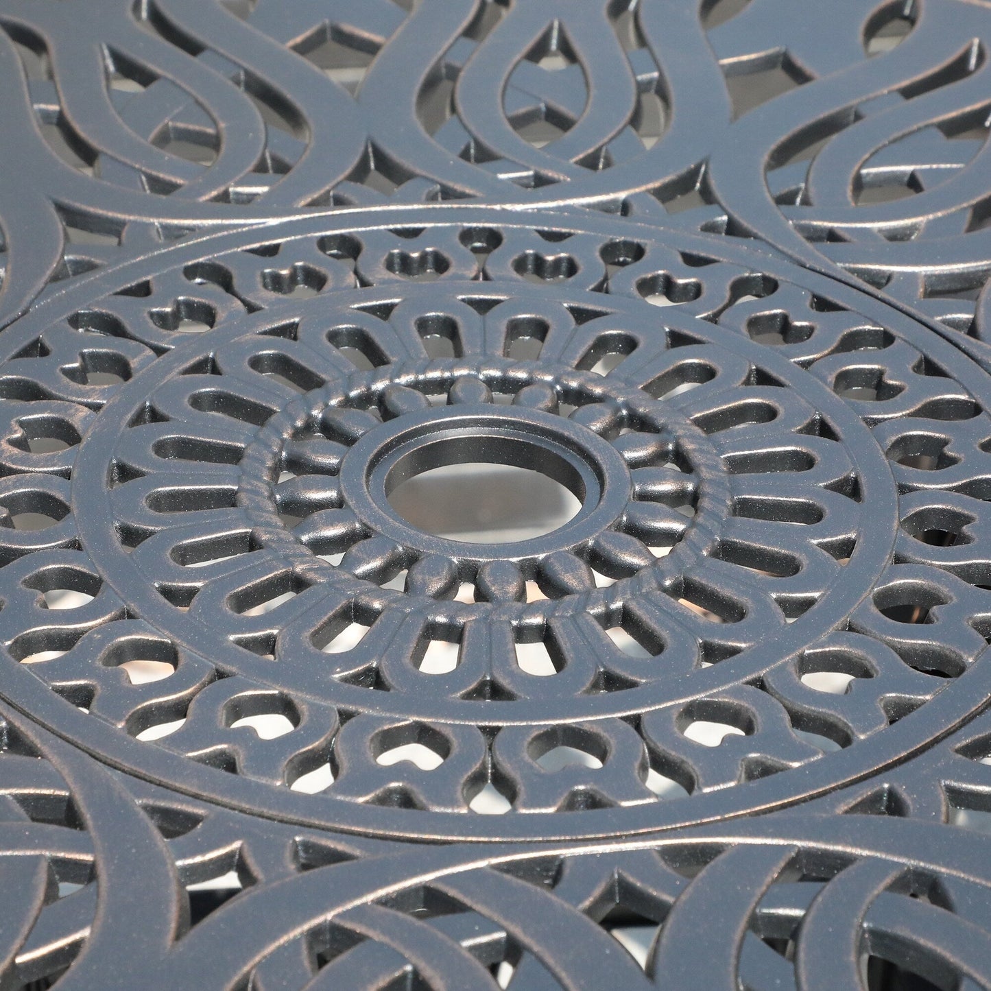 Set da pranzo da esterno in alluminio pressofuso da 5 pezzi con foro per ombrellone da 2 pollici e cuscini