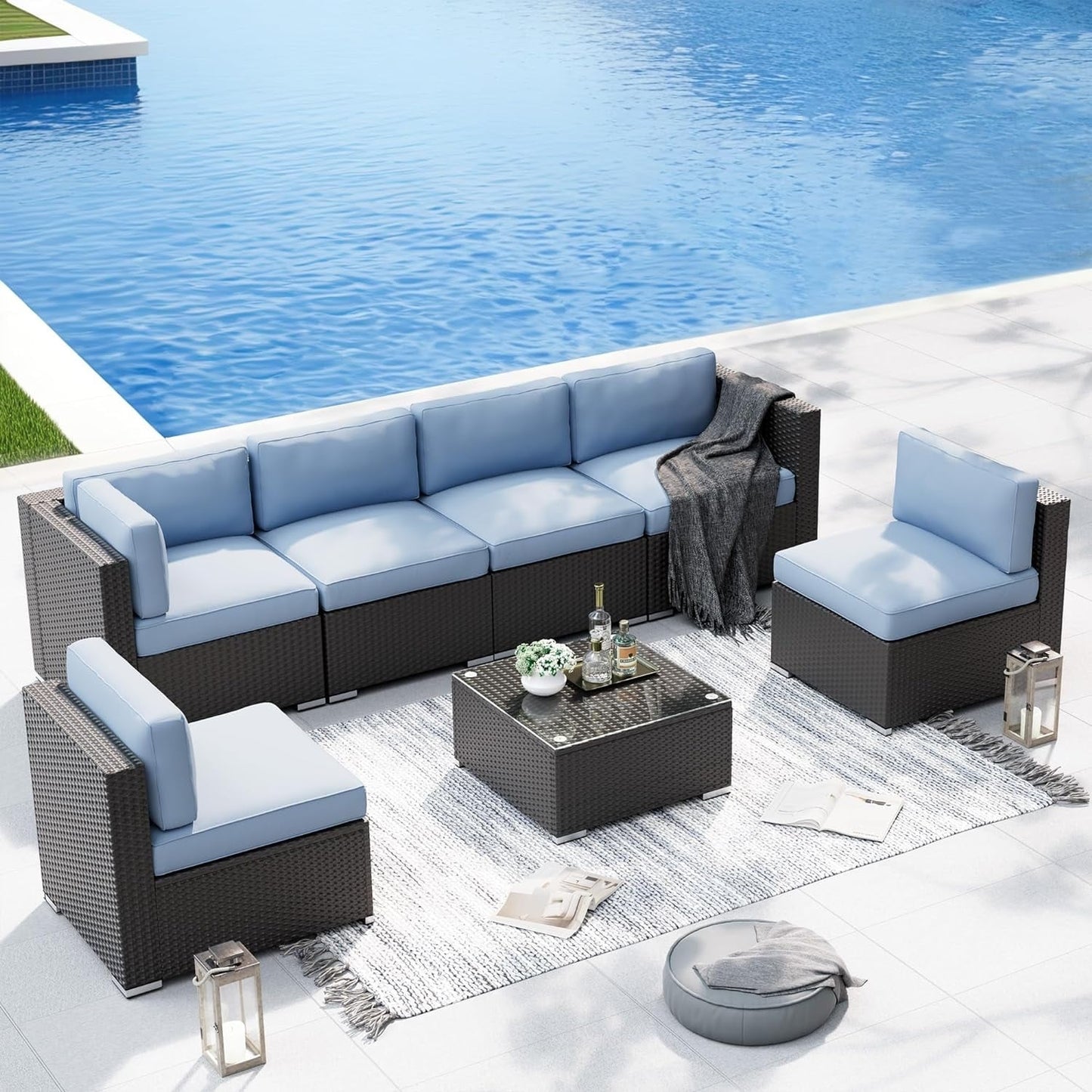 Set da conversazione con divano componibile imbottito in vimini e rattan nero da 7 pezzi per esterni di Havenside Home