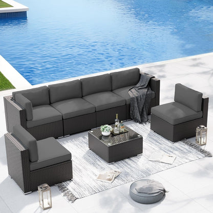 Set da conversazione con divano componibile imbottito in vimini e rattan nero da 7 pezzi per esterni di Havenside Home