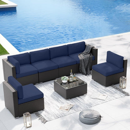 Set da conversazione con divano componibile imbottito in vimini e rattan nero da 7 pezzi per esterni di Havenside Home