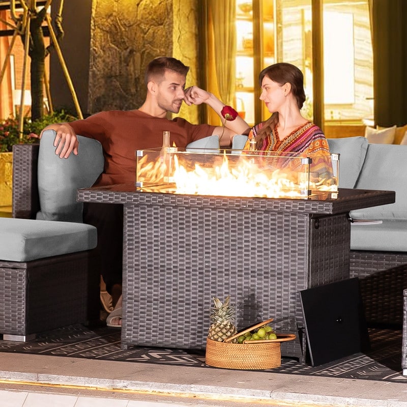 Set di divani componibili per esterni FINCATI in vimini grigio con tavolo e braciere