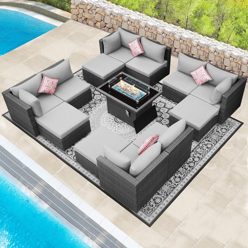 Set di divani componibili per esterni FINCATI in vimini grigio con tavolo e braciere