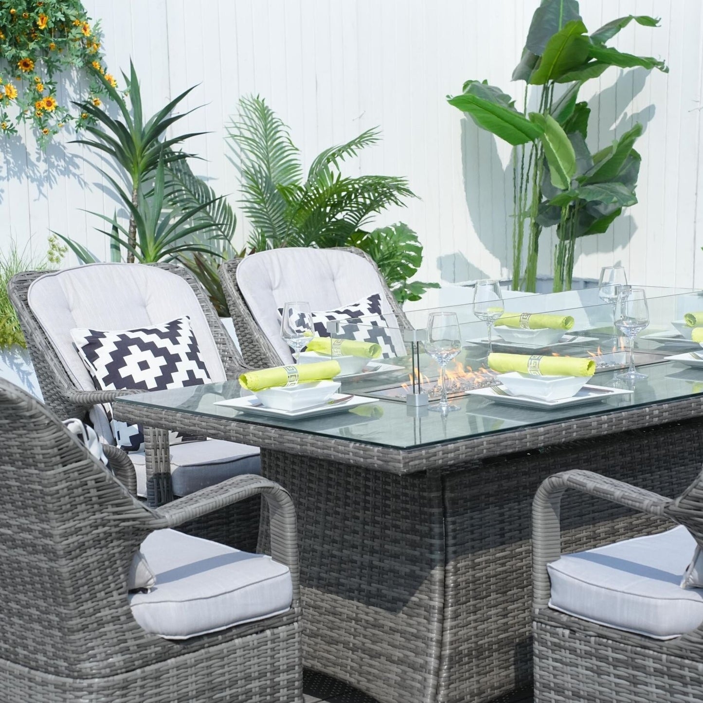 Set da tavolo rettangolare in vimini per esterno con braciere a gas e 6 sedie di Moda Furnishings (inclusa copertura antipioggia)