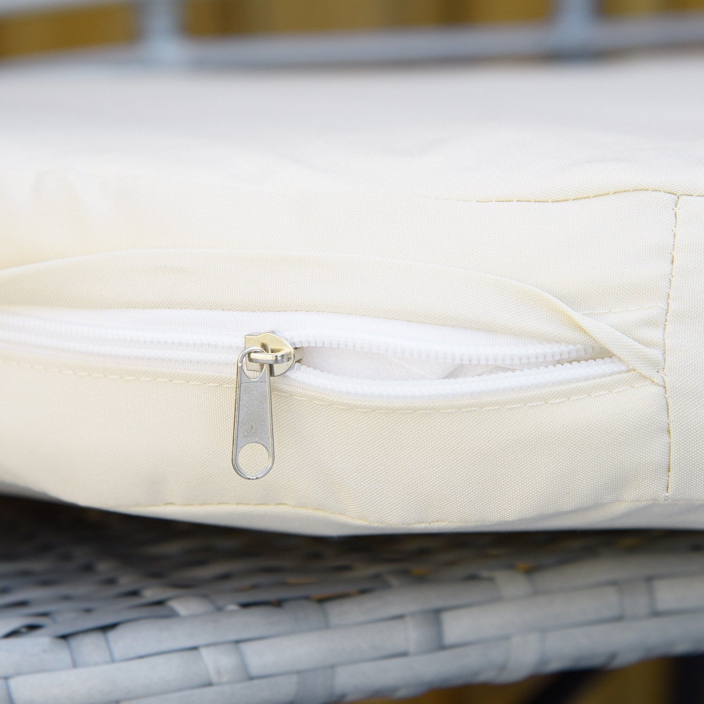 Outsunny Set da bistrot da giardino in rattan PE da 3 pezzi, set da caffè in vimini per esterni, 2 sedie e 1 tavolino da caffè, set di mobili da conversazione