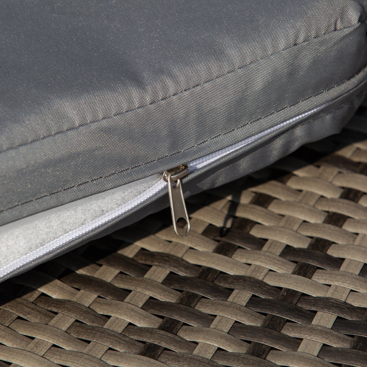 Set di 4 lettini prendisole rotondi in vimini e rattan con cuscini per esterni Outsunny o divano da conversazione con tettuccio parasole