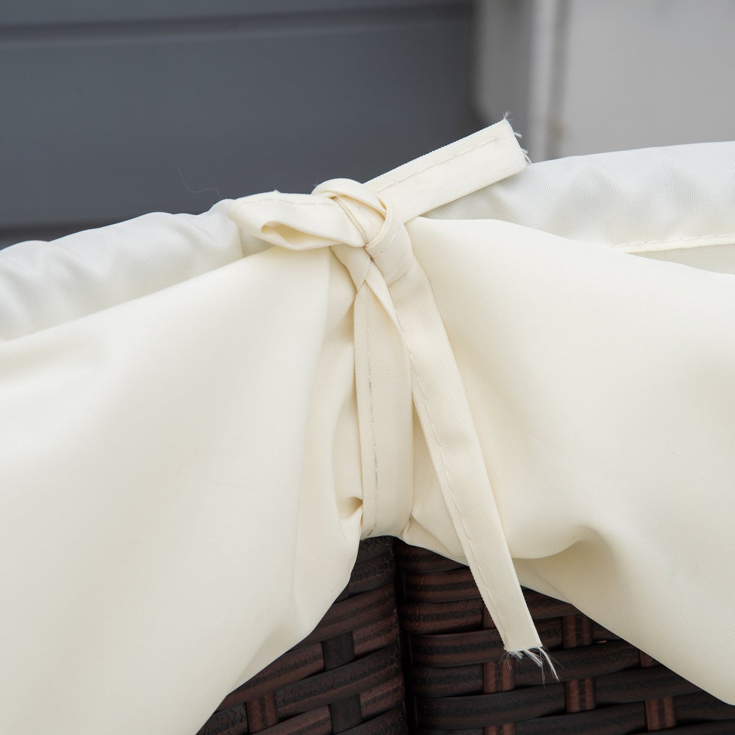 Set di 4 lettini prendisole rotondi in vimini e rattan con cuscini per esterni Outsunny o divano da conversazione con tettuccio parasole