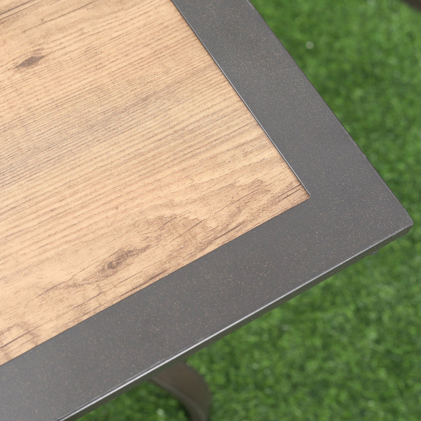 Outsunny Set da pranzo per esterno da 5 pezzi, 4 sedie a dondolo girevoli e tavolo da pranzo 37 x 37 con foro per ombrellone