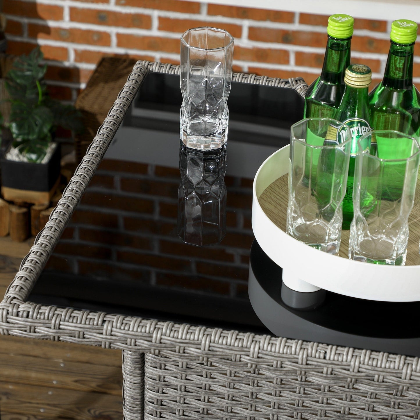 Outsunny Set da bar in rattan e vimini da 5 pezzi, tavolo e sedie da esterno alti, set da patio alto da bar