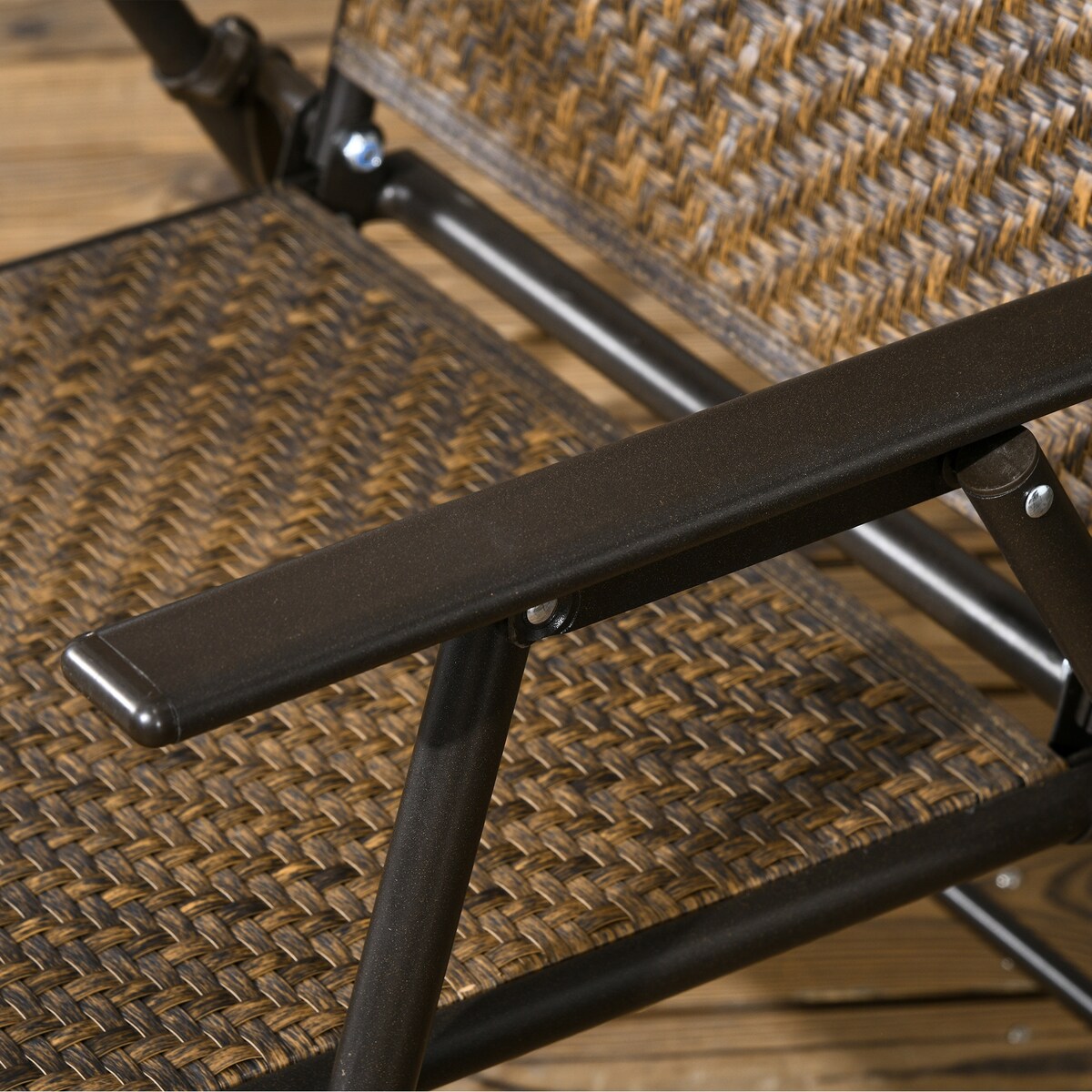 Outsunny Set da pranzo in vimini da 5 pezzi per patio, tavolo e sedie pieghevoli per esterni, set da pranzo con mobili in vimini e foro per ombrellone