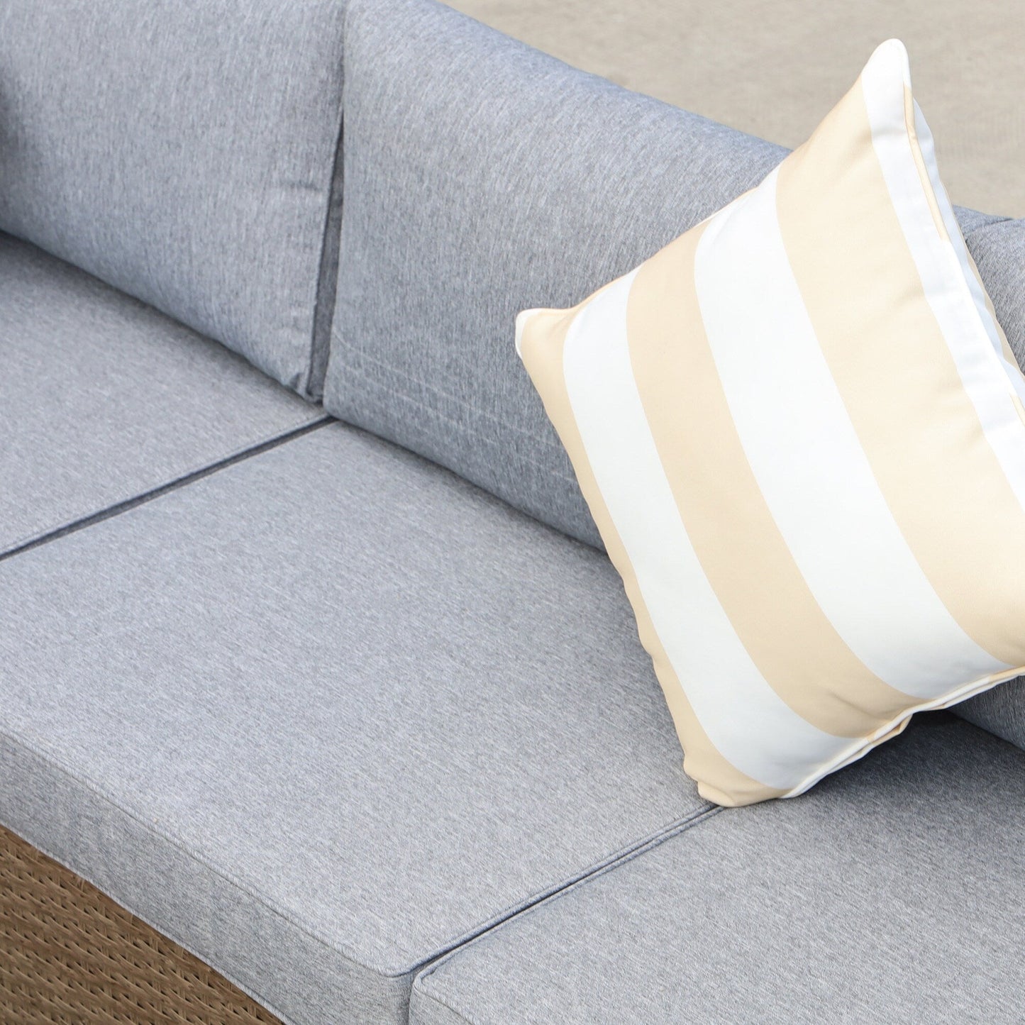 Outsunny Set di 6 mobili da giardino in rattan e vimini con comodi cuscini in cotone e fodere rimovibili