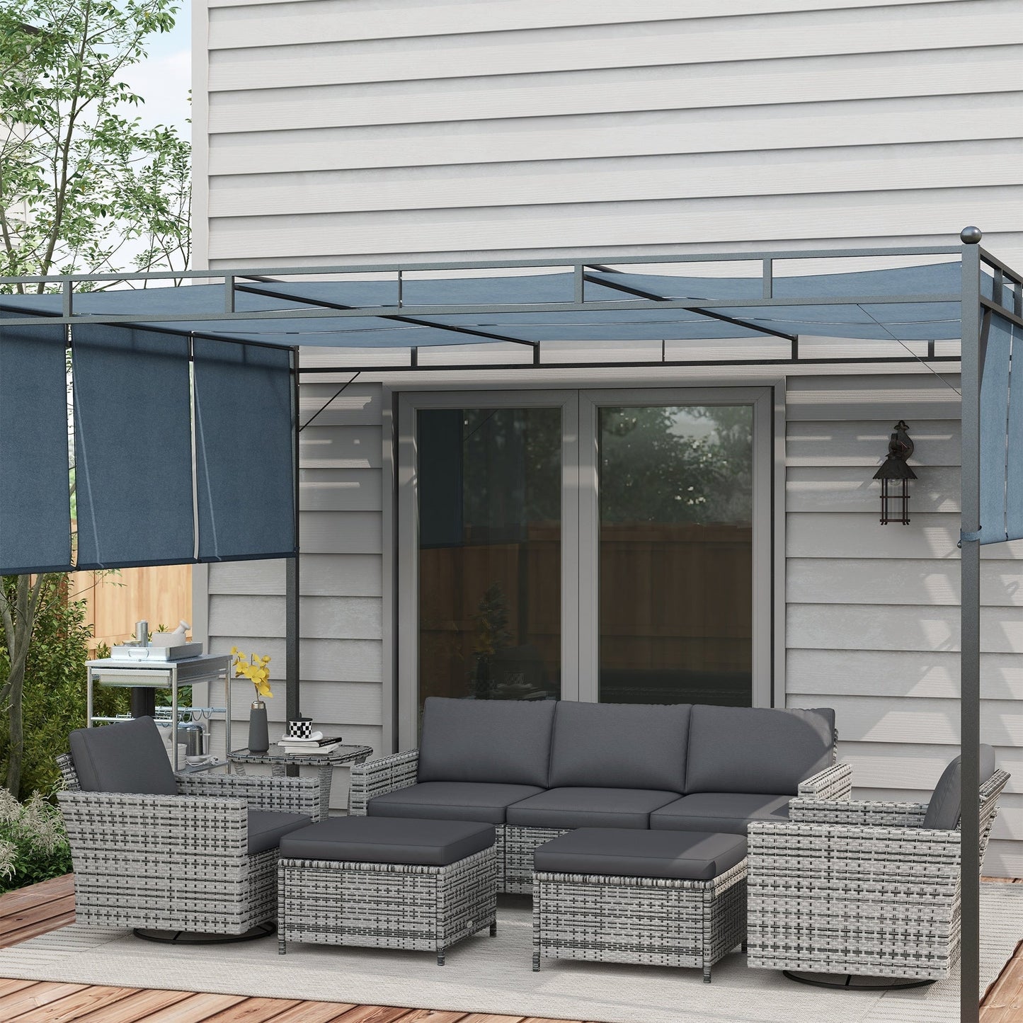 Set di mobili da giardino Outsunny da 6 pezzi con divano a tre posti in rattan, sedie a dondolo girevoli e poggiapiedi