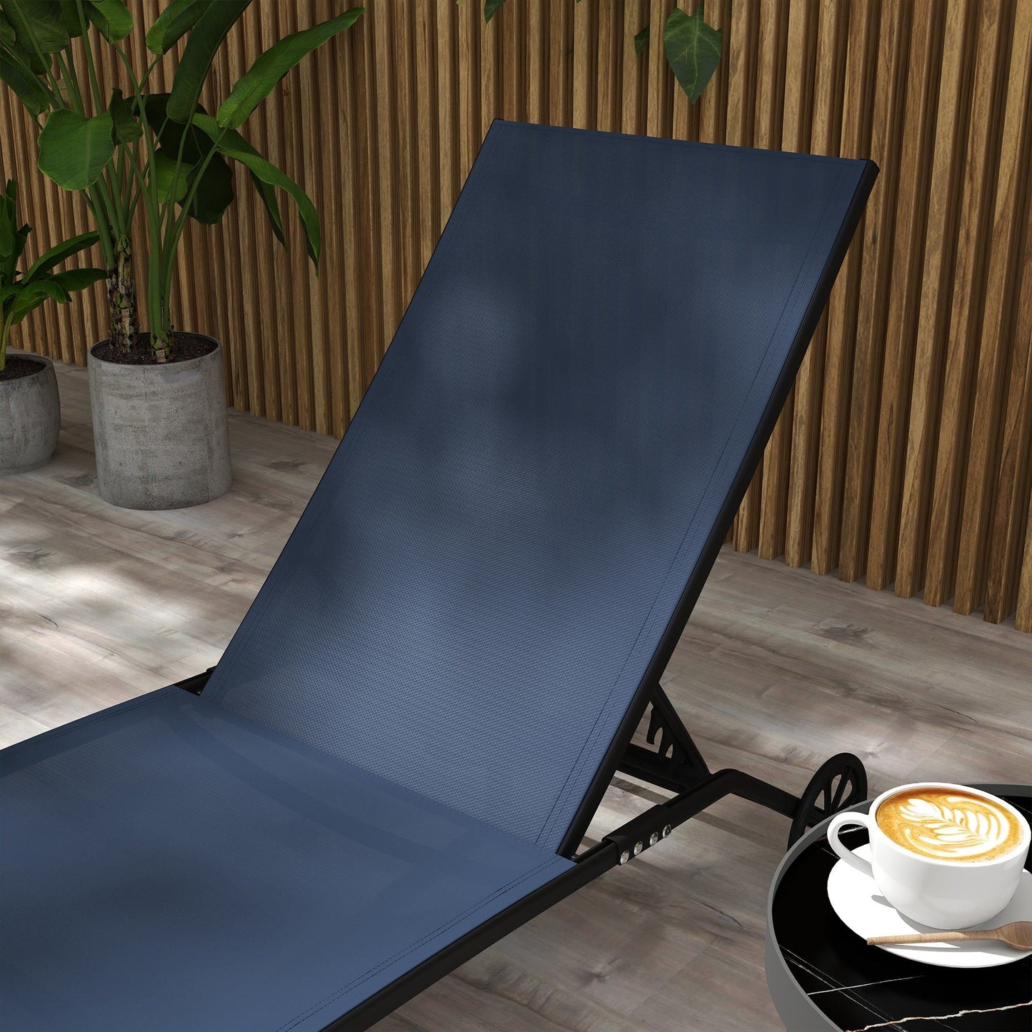 Set di 2 sedie a sdraio da giardino Outsunny, reclinabili da esterno in 2 pezzi con ruote, schienale regolabile su 5 livelli