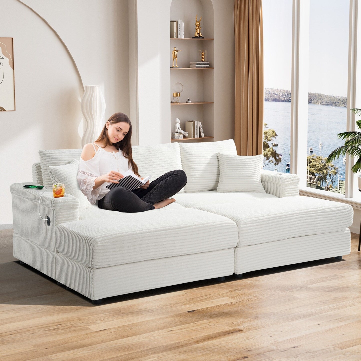 Divano singolo imbottito Ouyessir con seduta profonda e pouf per soggiorno