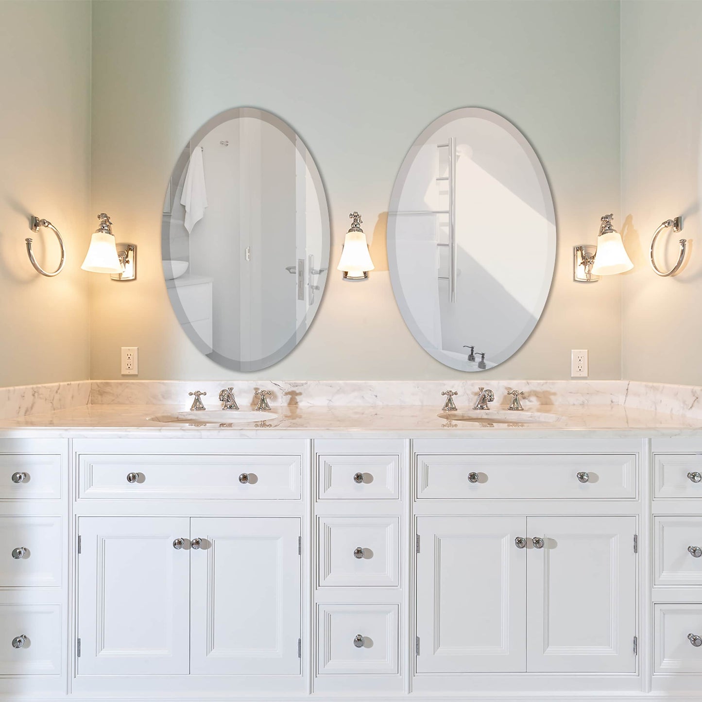 Specchio ovale Wells senza cornice bisellato